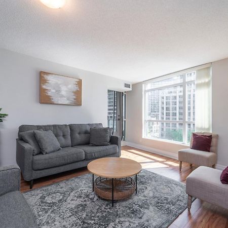 Spacious 2 Bedroom Plus Den, 2 Bath, Sleeps 5 With Balcony And Lakeview Downtown Toronto Condo Exteriér fotografie