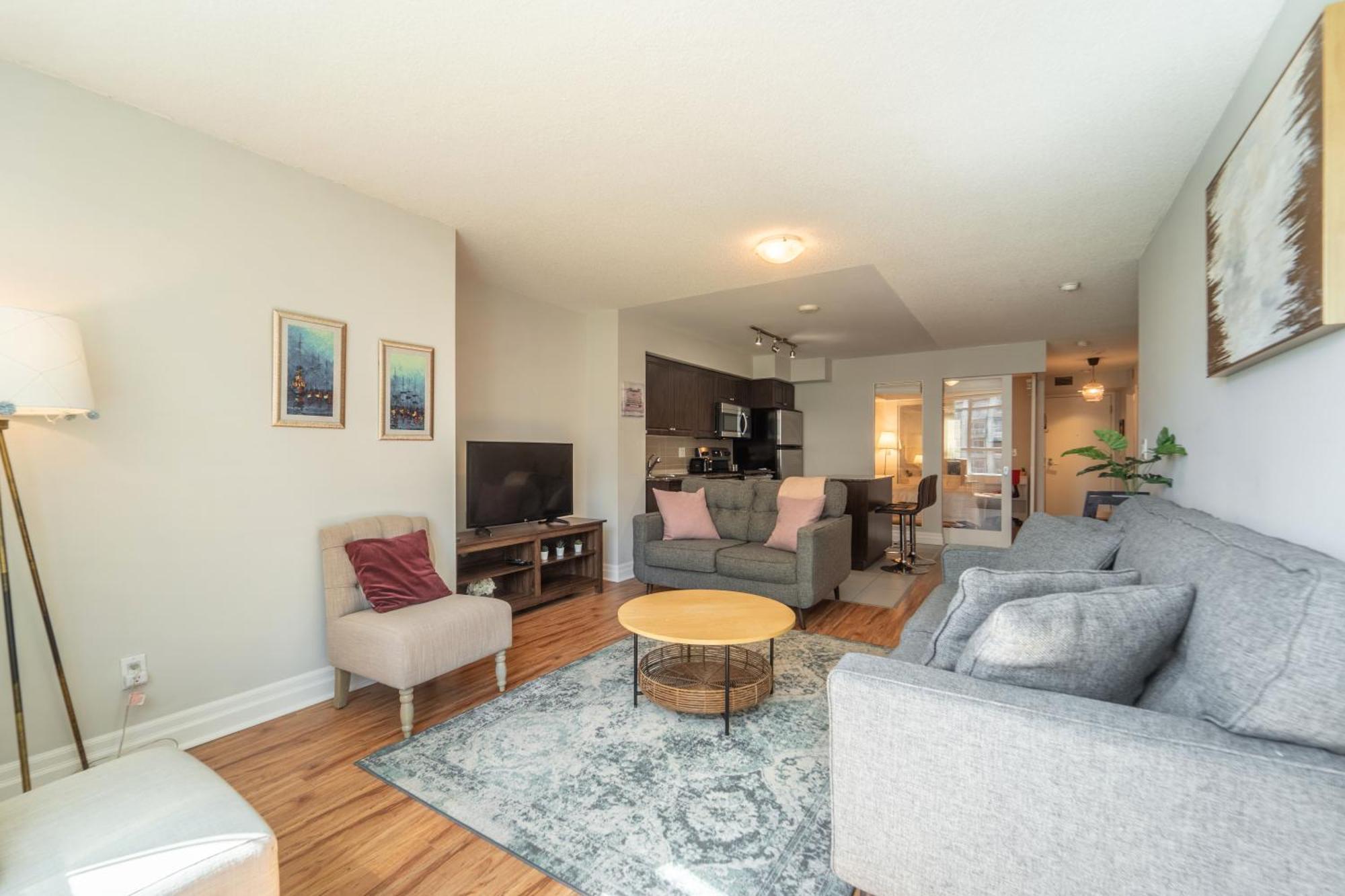 Spacious 2 Bedroom Plus Den, 2 Bath, Sleeps 5 With Balcony And Lakeview Downtown Toronto Condo Exteriér fotografie