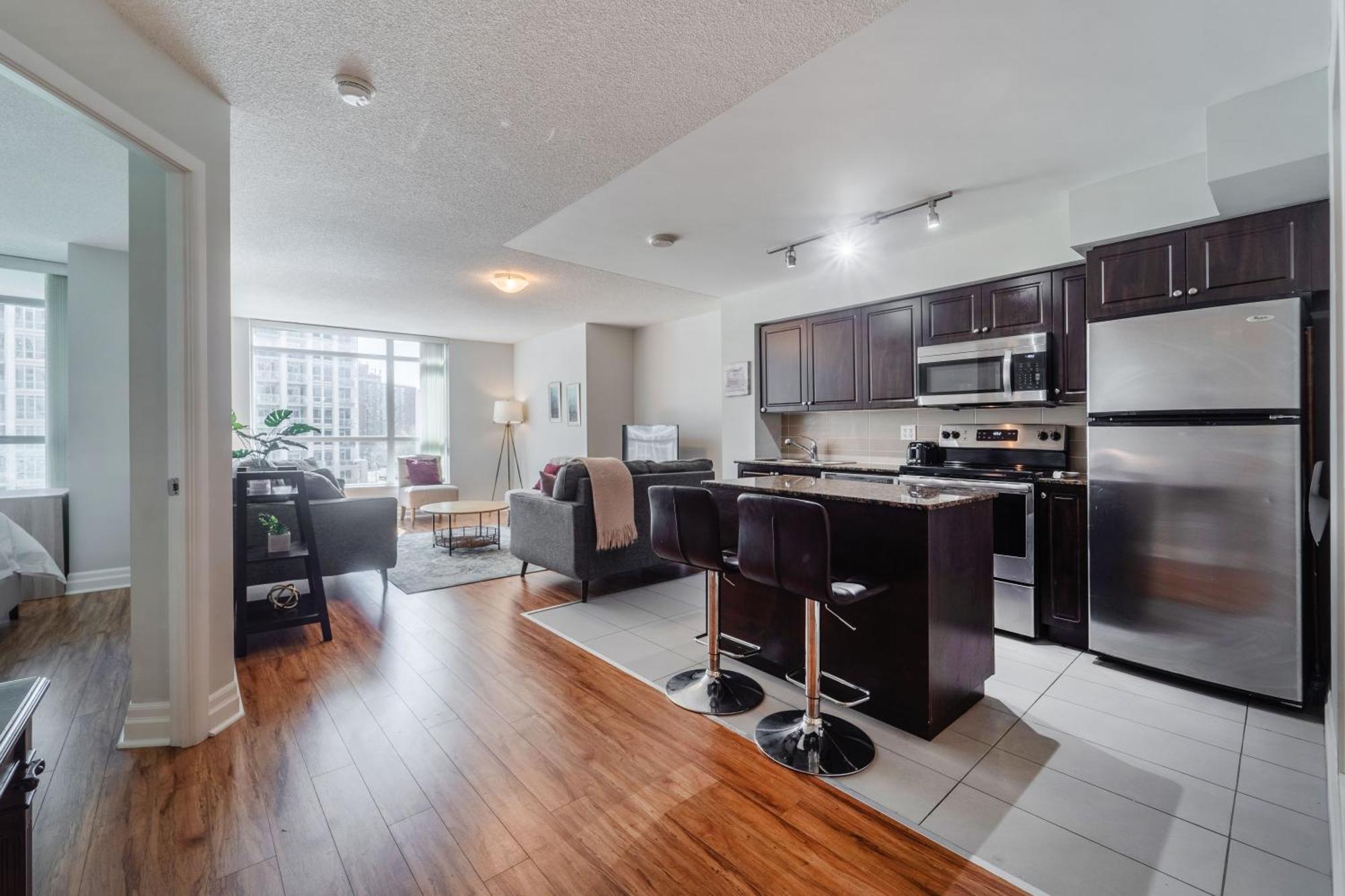 Spacious 2 Bedroom Plus Den, 2 Bath, Sleeps 5 With Balcony And Lakeview Downtown Toronto Condo Exteriér fotografie