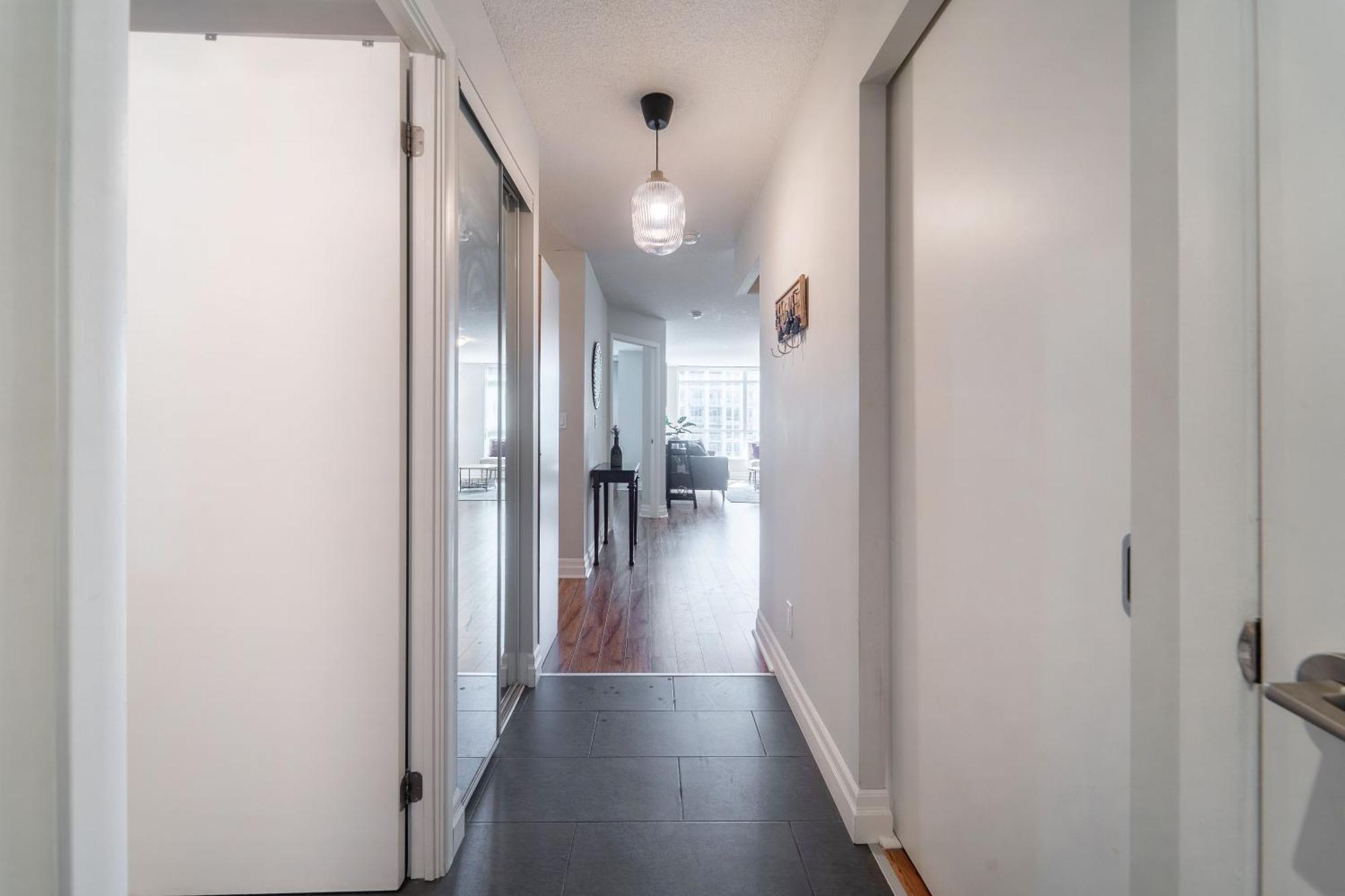 Spacious 2 Bedroom Plus Den, 2 Bath, Sleeps 5 With Balcony And Lakeview Downtown Toronto Condo Exteriér fotografie