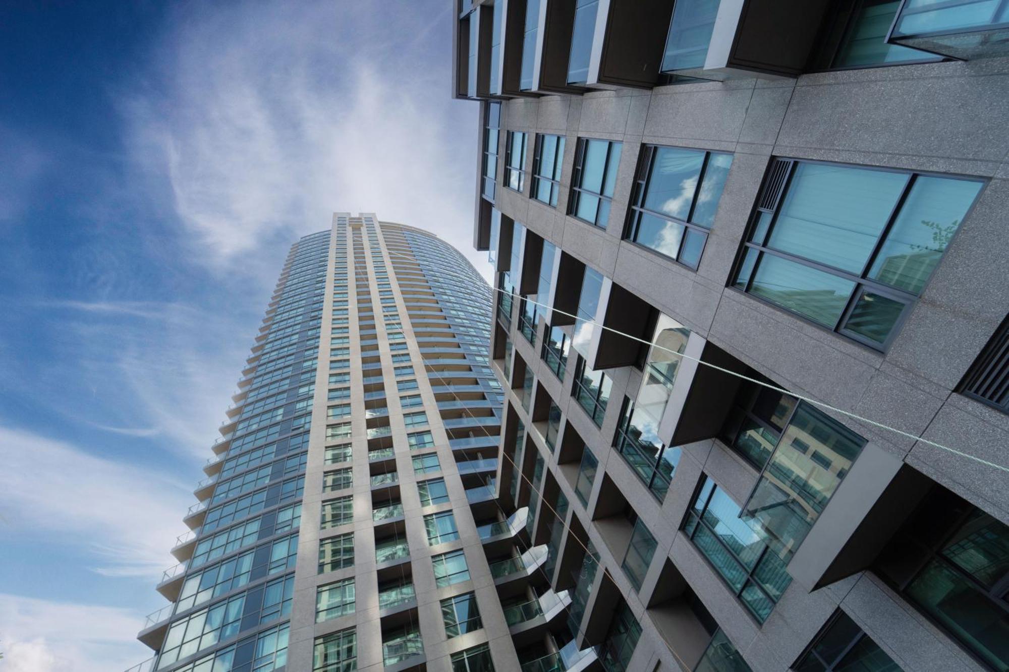 Spacious 2 Bedroom Plus Den, 2 Bath, Sleeps 5 With Balcony And Lakeview Downtown Toronto Condo Exteriér fotografie